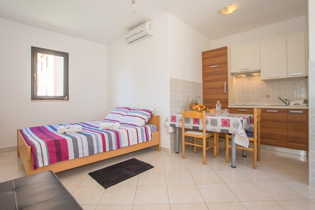 Punta B Ξενοδοχείο Πόρετς Εξωτερικό φωτογραφία